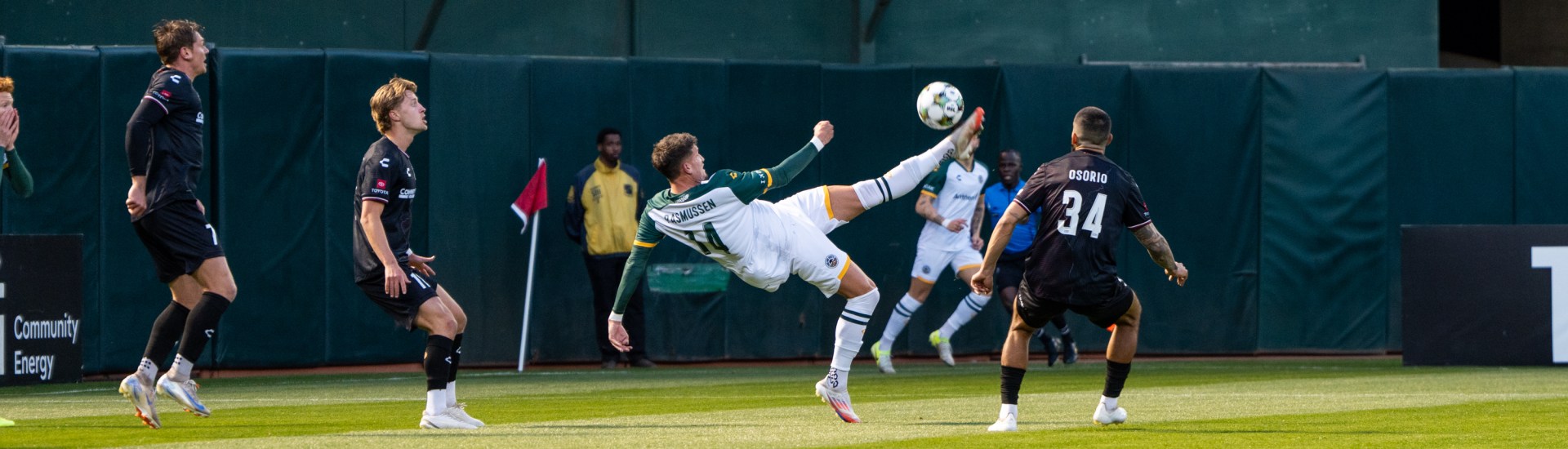 Justin Rasmussen scoring a bicycle kick for Oakland Roots SC.