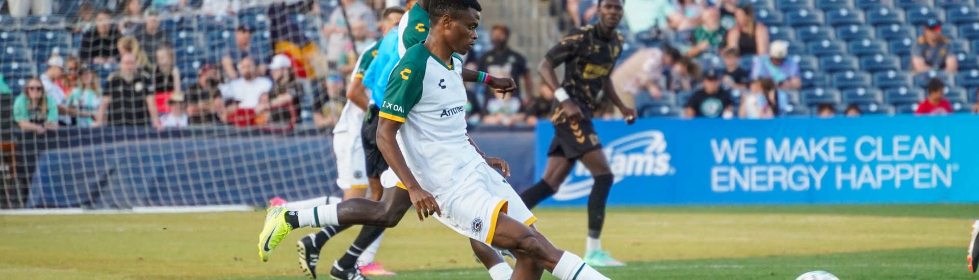 Bobosi Byaruhange playing for Oakland Roots SC.