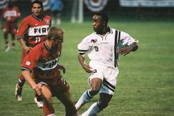 Picture of David Flavius trying to dribble past an opponent while playing for the Pittsburgh Riverhounds