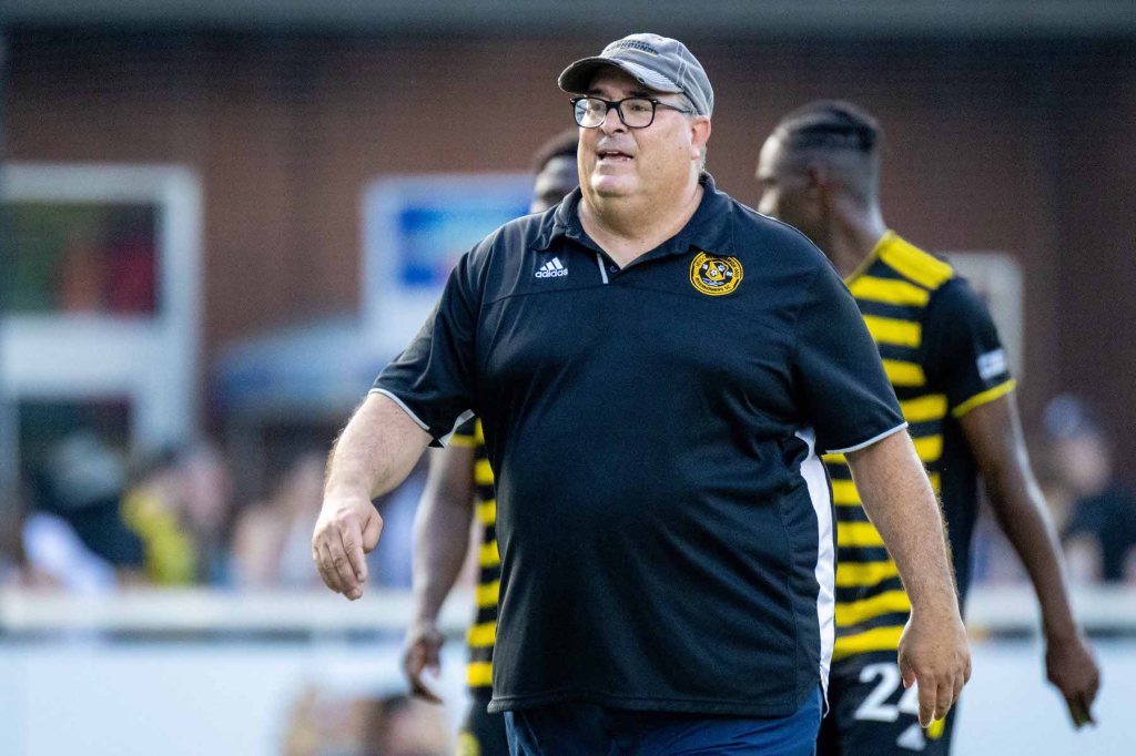 Pittsburgh Riverhounds head coach Bob Lilley