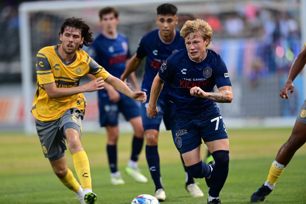 Picture of Bradley Sample going for a loose ball against Memphis player-Pittsburgh Riverhounds SC