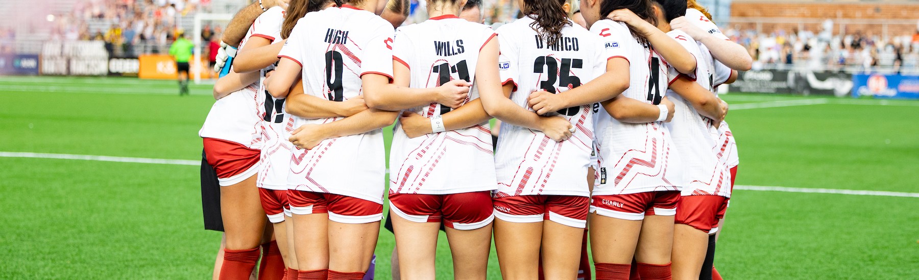 Pittsburgh Riveters players huddle before their regular-season finale, a 2-1 win over Steel City FC on June 27, 2025 at Highmark Stadium in Pittsburgh. (Photo: Julia Wasielewski/Riveters SC)