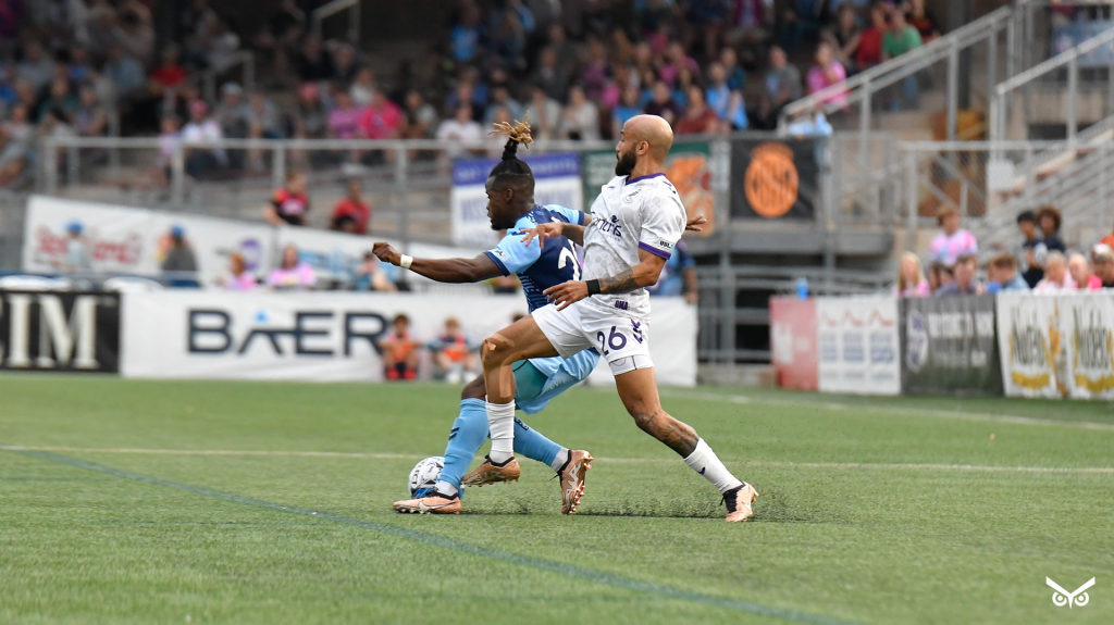 Dion Acoff defending versus Forward Madison