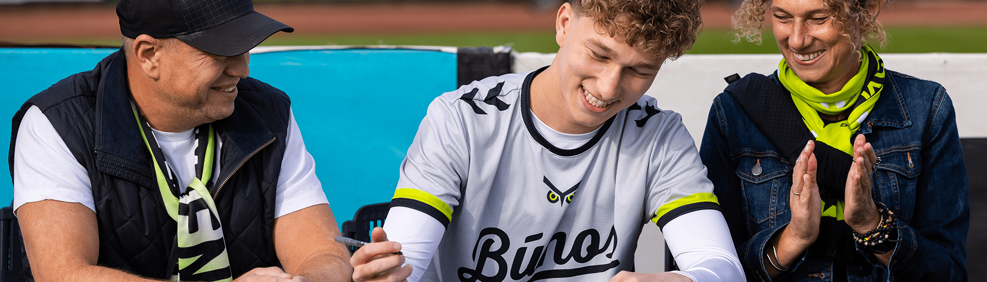 Mark Bronnik signing his first pro contract with his parents