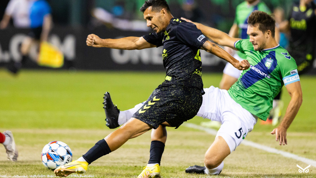 Aarón Gómez striking the ball against Greenville Triumph